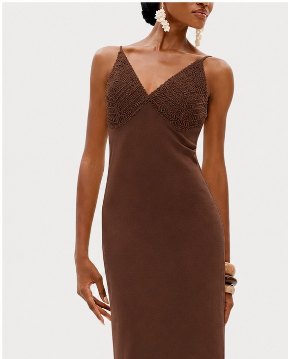 Vestido Longo Marrom Lança Perfume em Viscose Decote V com Alças Crochet
